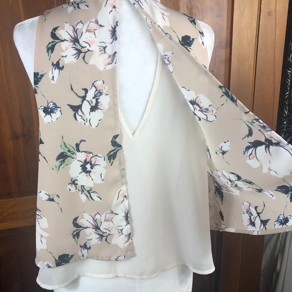 ASTR the Label Beachy Floral High Neck Crop Top Fairy Festival Summer Concert - Picture 7 of 13